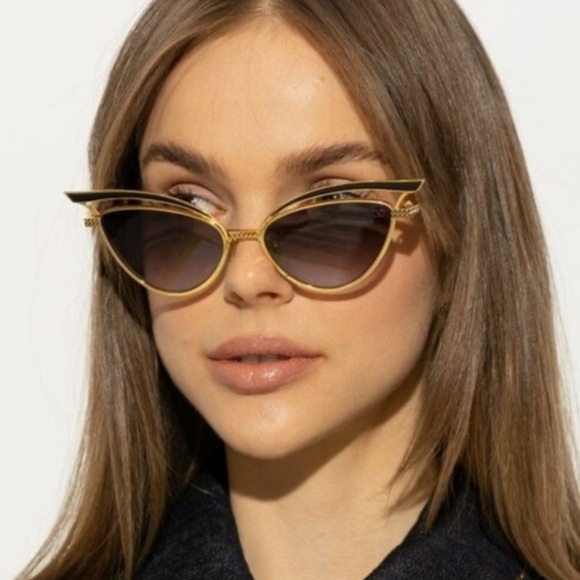 Pre-Order! Excluded Valentino Sunglasses, New 375 - Picture 2 of 3